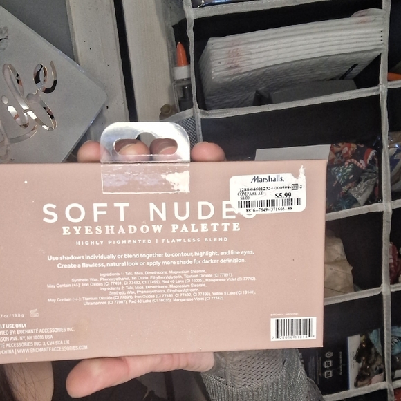 Dramatic Eyeshadow Palette with Shimmer & Matte Shades - Picture 3 of 3